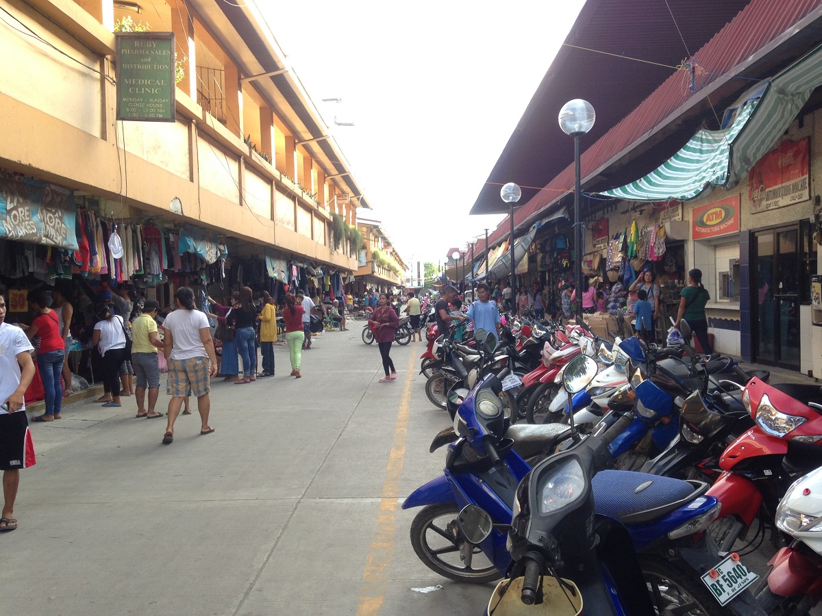 ドゥマゲッティのパブリックマーケットの様子