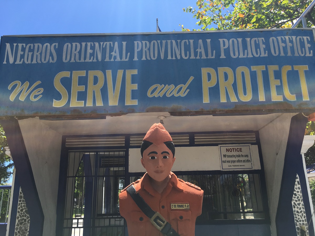 ネグロスオリエンタル州の警察署の外観