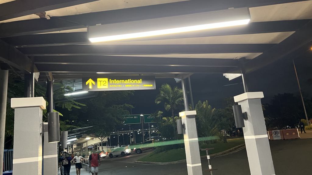 セブ マクタン国際空港 ターミナル1-2 間通路