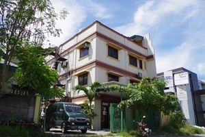 多くの生徒が卒業し思い出をつくったB&D ENGLISH SCHOOL2か所目の校舎外観（マンツーマンレッスンが行われていたドゥマゲテ留学時代の校舎）