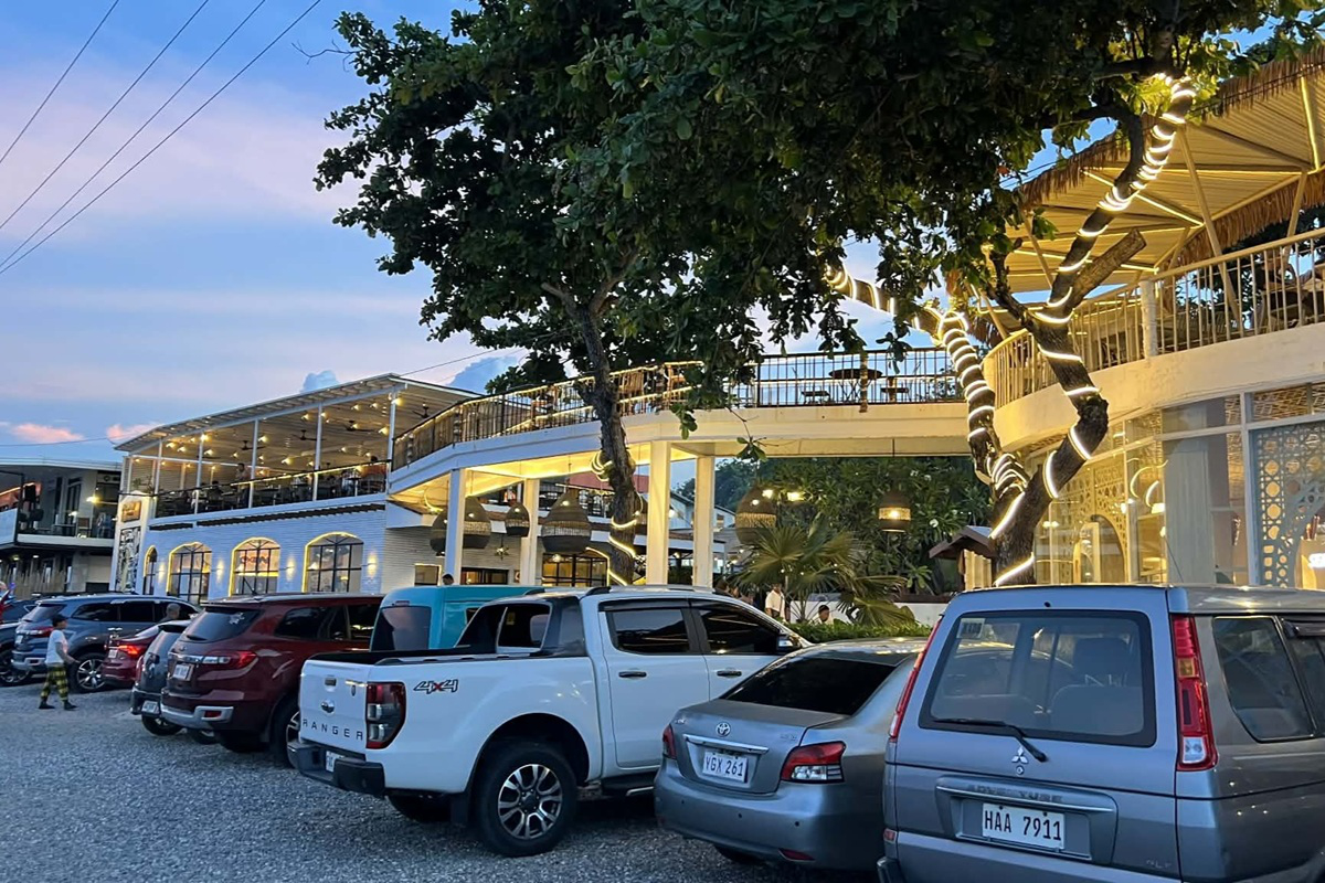 ノース・ボーリバードの飲食店エリア。フィリピン留学やドゥマゲテ留学（ドゥマゲッティ）中に立ち寄れるSNS映えスポットとして人気。