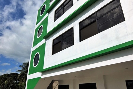 B&D English Schools moderna campusbyggnad i Dumaguete.